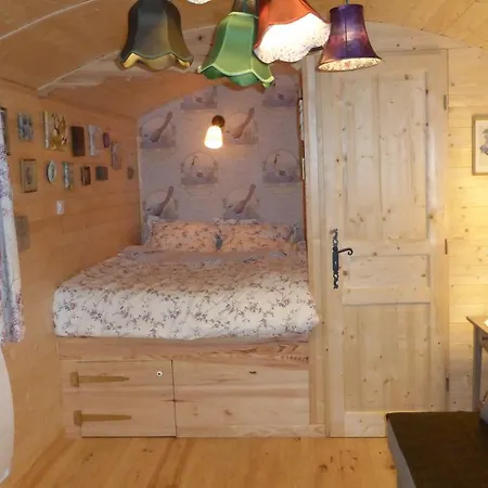 Roulottes Django Et Bella Bed & Breakfast