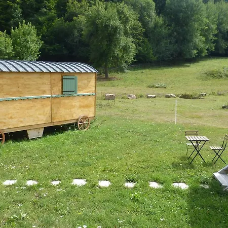 Roulottes Django Et Bella Bed & Breakfast *