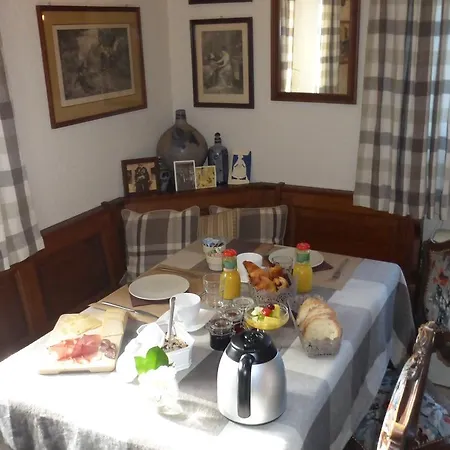 Roulottes Django Et Bella Bed & Breakfast Gueberschwihr